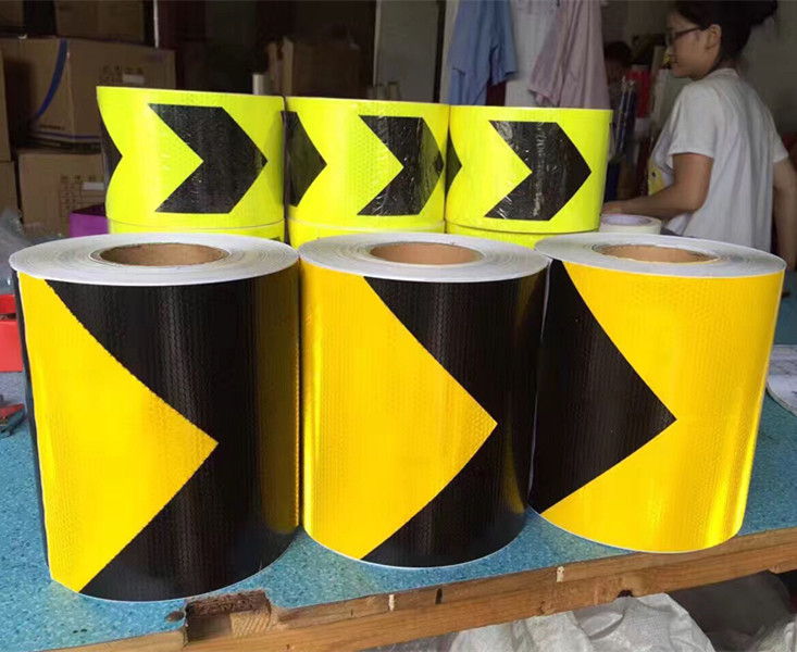 5 cm 5 cm * 46 m * crystal colour glittering stars * black yellow * blue and white * arrow reflective film * traffic facilities * Sichuan