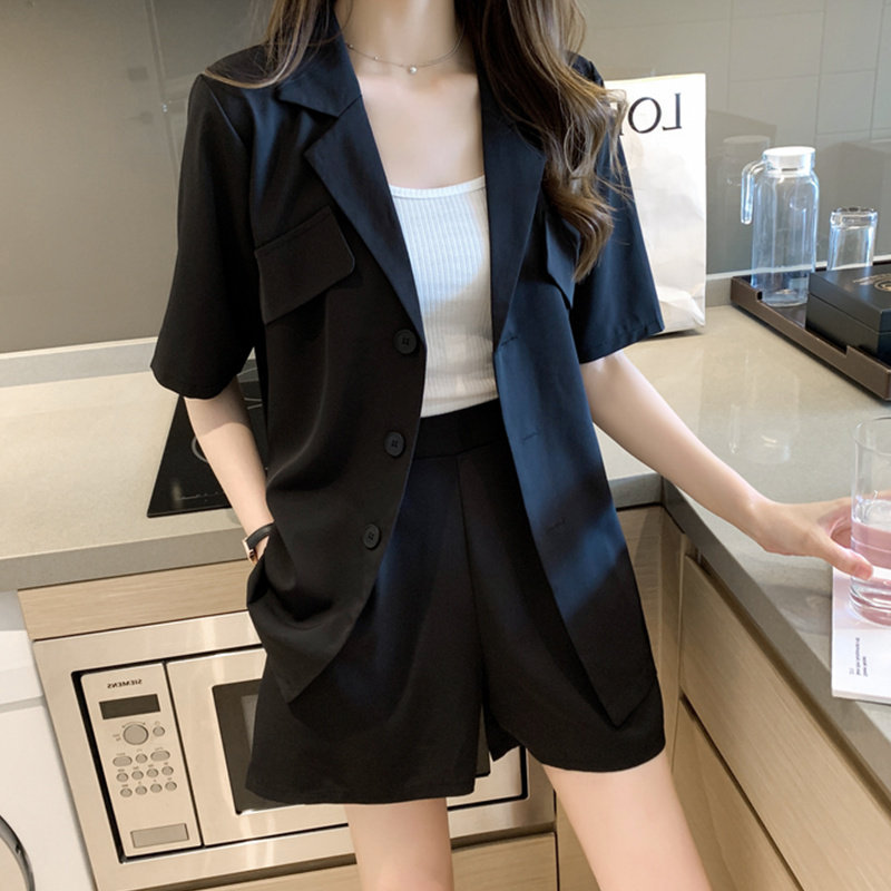 The new fashion - style fried street shorts suit in summer 2023 summer dress suit is a skinny suit