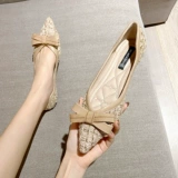 Обувь заостренных пальцев для женщин для женщин летняя плоская подошва 2025 Новая маленькая аромата в стиле светоот