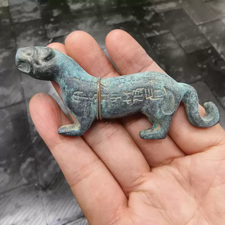 古游雑項は復古をして古い青銅置物虎符秦杜虎符阳陵虎符兵符信物手把件 古游雑項は復古をして古い青銅置物虎符秦杜虎符
