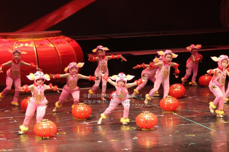 Mới cho trẻ em vui vẻ trang phục lợn động vật phim hoạt hình khiêu vũ quần áo mẫu giáo ba trang phục lợn bộ ông già noel trẻ em