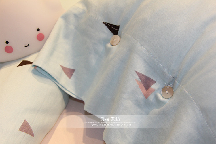 Bộ bốn mảnh cotton nguyên chất Bộ lụa satin mềm siêu mịn Bộ bốn mảnh đơn giản Bộ phim hoạt hình bốn mảnh nhỏ đơn giản - Bộ đồ giường bốn mảnh chăn ga