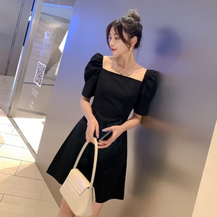 法式小众方领夏季新款泡泡袖连衣裙女收腰显瘦气质赫本风小黑裙子