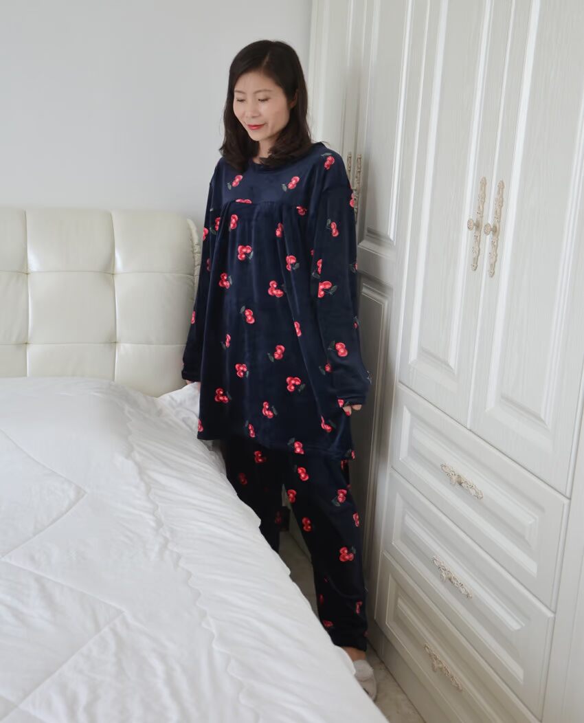 Đồ ngủ anh đào mùa đông dày siêu mềm nhung của phụ nữ cộng với phân bón XL chất béo MM cho bà bầu 200 kg dịch vụ tại nhà lỏng lẻo nhà may đồ bộ đẹp