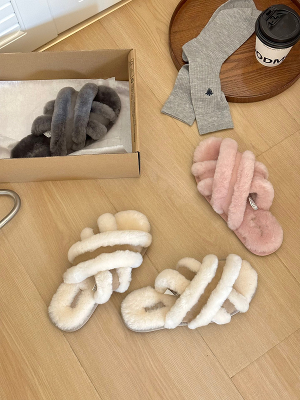 Henan Sangpo Village Autumn and Winter Sheepskin Integrated Cross Wool Slippers, Home Flat-Soled Furry Slippers for Women, Suitable for Outdoor Wear