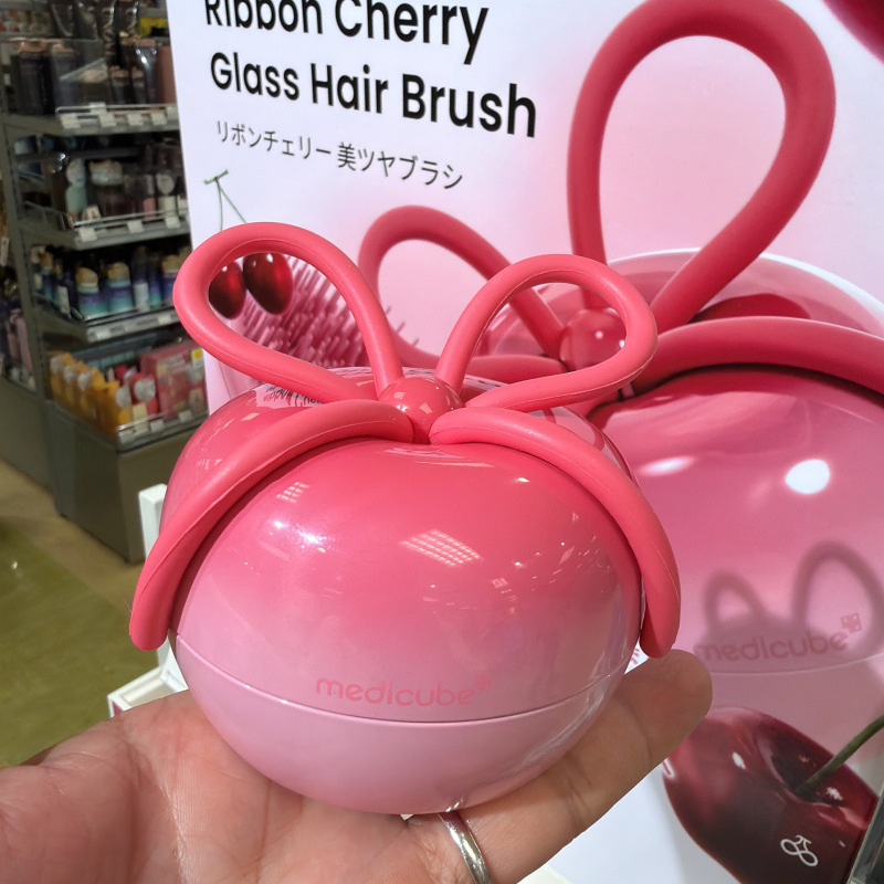 It Takes about a Week to Ship to Japan. Medicube Co-Branded with Zhang Yuanying, the Cherry Portable Cushion Brush, Is the Same Model as the One Used by Celebrities