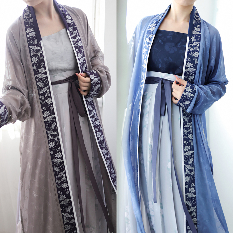 Original Design by Shi Yanliu Xia: Long Gown with Narrow Sleeves in the Style of the Southern Song Dynasty Zhou Family's Tomb, Featuring Silver-Edged Patterns and Three-Layered Synthetic Silk Fabric