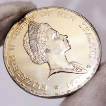 Foreign coin refined coins New Zealand 1 dollar Great coin 1979 Queens crown coin Oceania True foreign currency