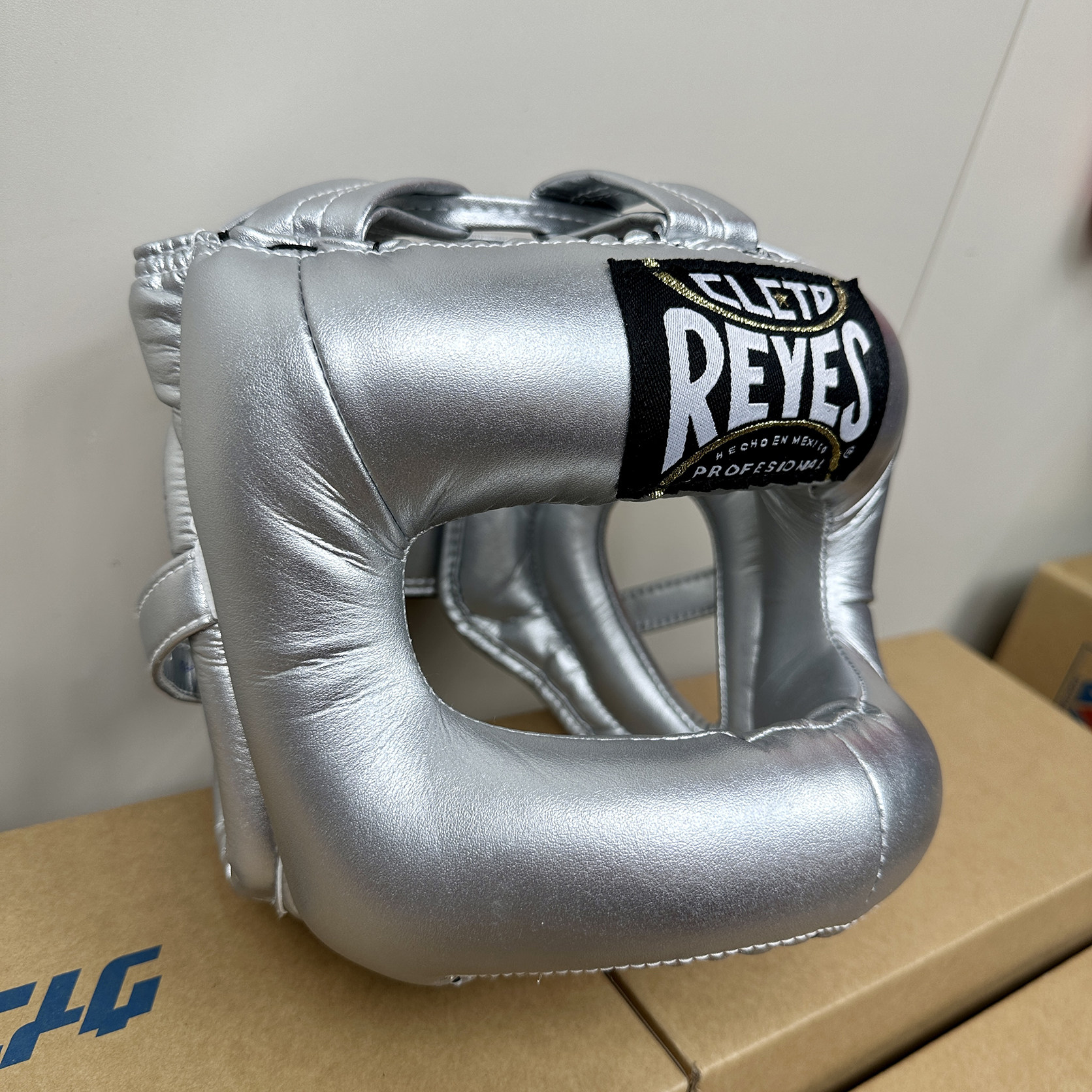 Шлем для бокса h7 reyes雷耶斯同款护头横梁猴脸成人护脸鼻拳击搏击泰拳格斗护具