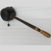 The salesmans drum calls for the golden boudoir in the Ming and Qing dynasties. The peddlers drum calls for the golden boudoir. Old Beijing eight-word folk custom and old objects.