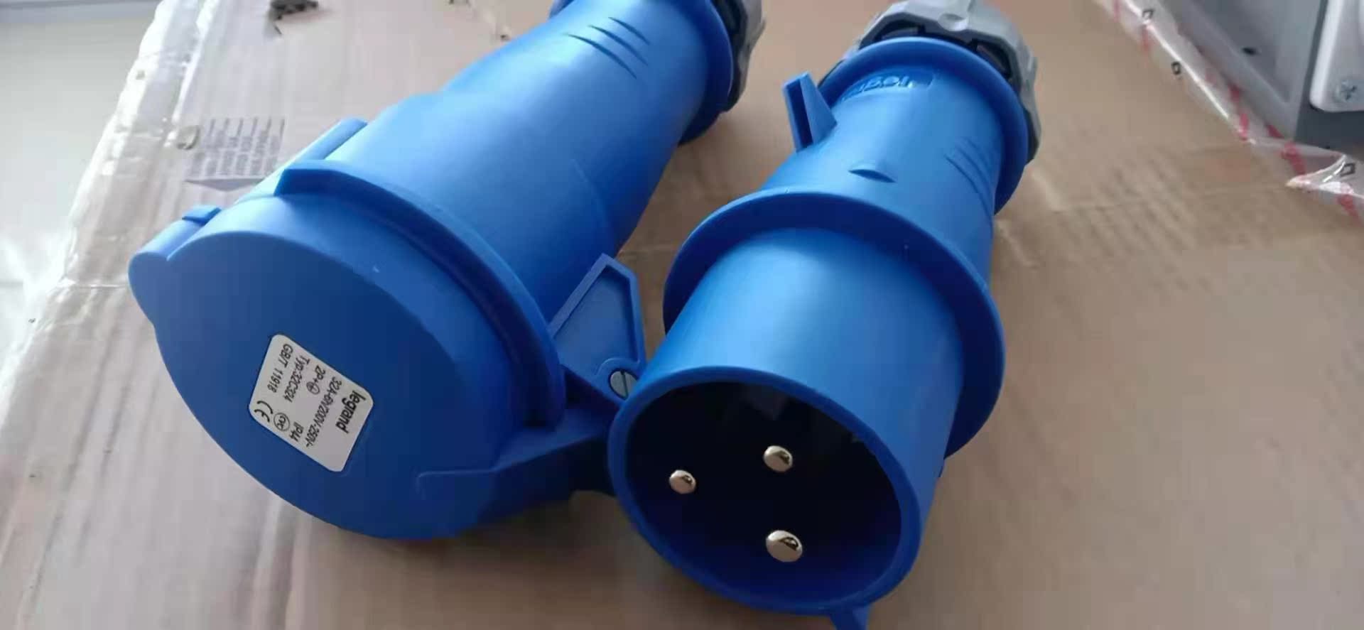 32A industrial connector