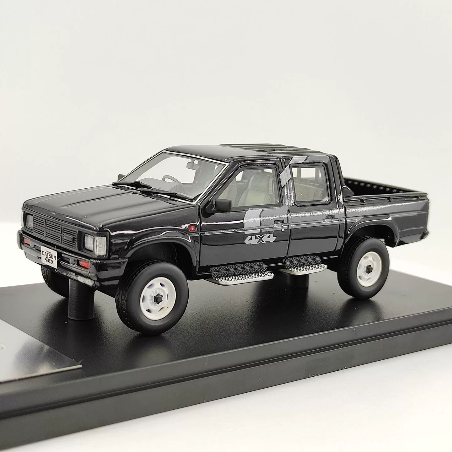 Hi-Story 1:43 Nissan DATSUN 4WD Double Cab AD 1985 Black Resin Car Model
