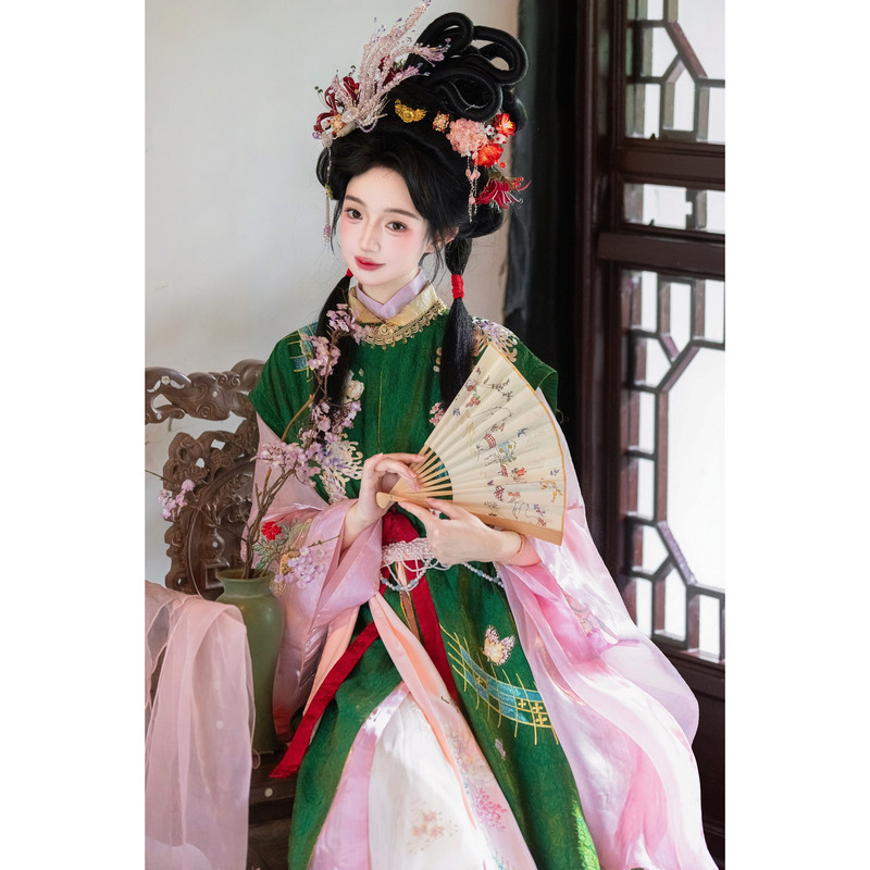 Qian Dai Yuanshan【Qinglin Huajin】Xiaoqing Ming Dynasty-Style Long Cape Original Design Chinese Style Fairy-Like Hanfu for Women in Green Qian Dai Yuanshan【Qinglin Huajin】Xiaoqing Ming Dynasty-Style Long Cape Original Design Chinese Style Fairy-Like Hanfu for Women in Green
