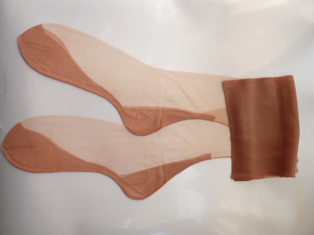 European and American Imported Non-Elastic Nylon Stockings in Skin Color, Smooth Flat Weave with Back Seam, Long Tube Stockings, Need to Be Worn with Garter Belt