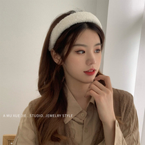 Plush Autumn Winter Lamb Hair Stirrup Hair Hoop Girl Retro Farxian Sensuo Sensuo Super Fairy white fur head hoop wide side card