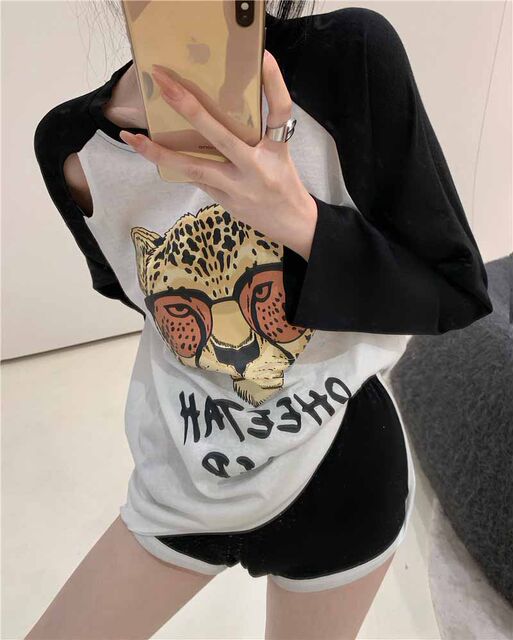 Long-sleeved T-shirt women's clothing spring and autumn inner bottoming shirt 2021 new design sense niche European and American ins clothes trend