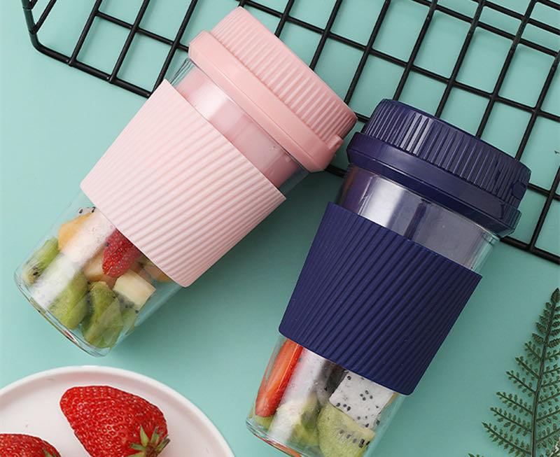 Mini Household Juicer Portable USB Charging Wireless Vegetable and Fruit Juicing Cup Small Portable Juicer