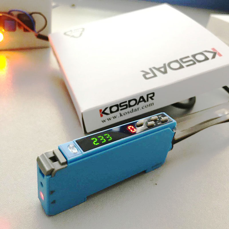 The new optical fiber amplifier FX-200 photoelectric sensor FF-403 double-digit digital display is high-precision and adjustable