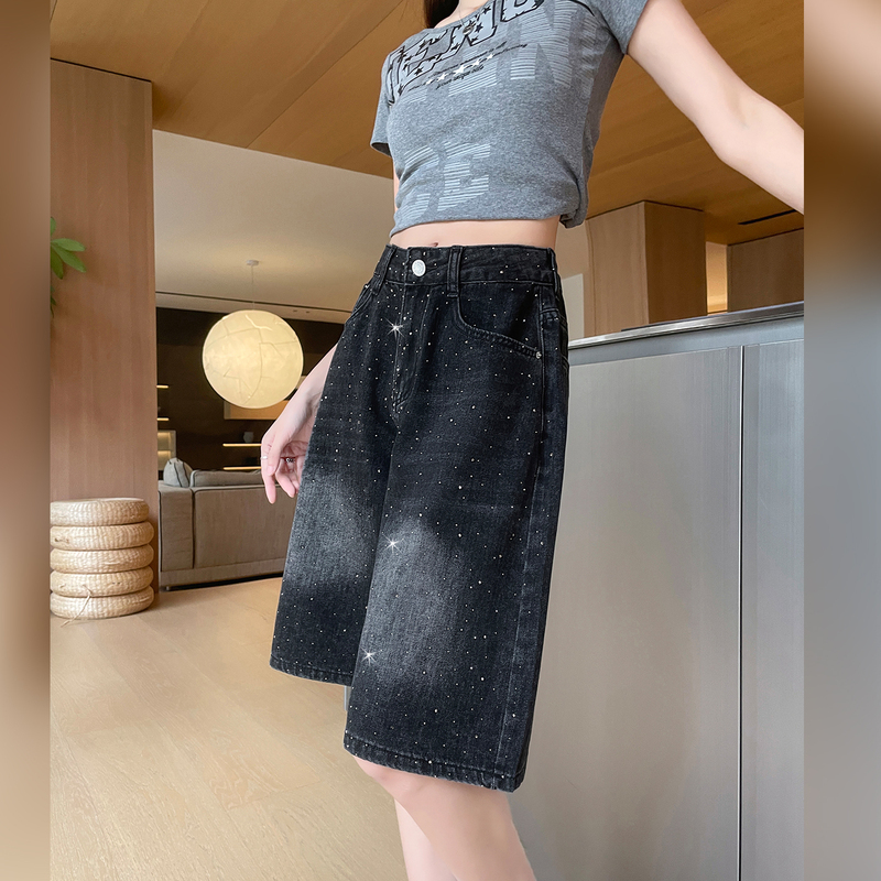 Diamond-Encrusted Denim Shorts for Women, Summer High-Waisted Loose Wide-Leg Five-Quarter Pants, Summer Black Six-Quarter Denim Pants with Diamonds and Sparkling Details