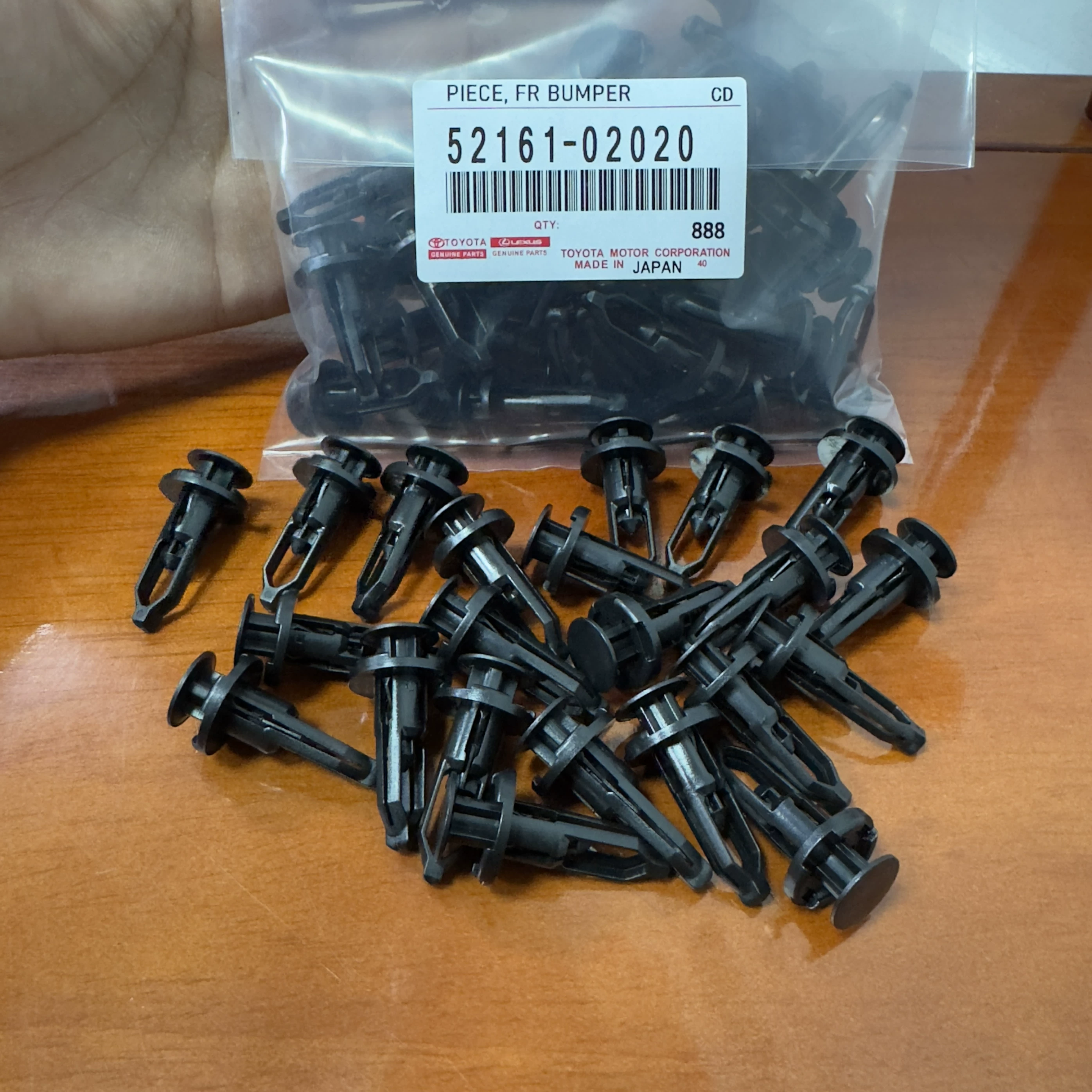 Suitable for overbearing crown REIZCAMRY Highlander Prado original front and rear bumper buckle clips
