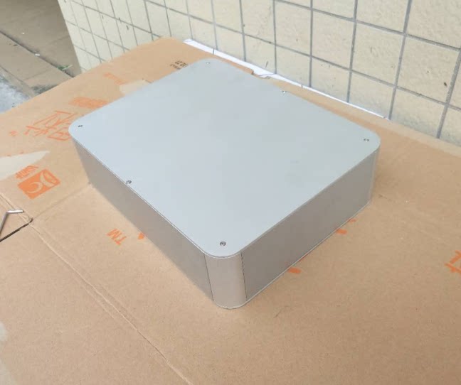 320MM wide, 80MM high, rounded all-aluminum main chassis, power amplifier, power supply, front-end decoding, amp main chassis