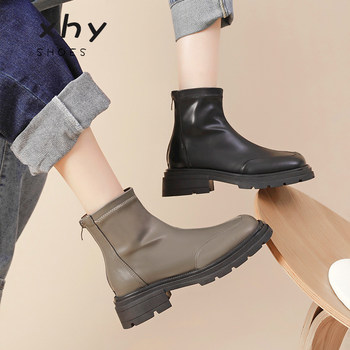 Thick-soled square-toe soft-soled martin boots are comfortable and slimming