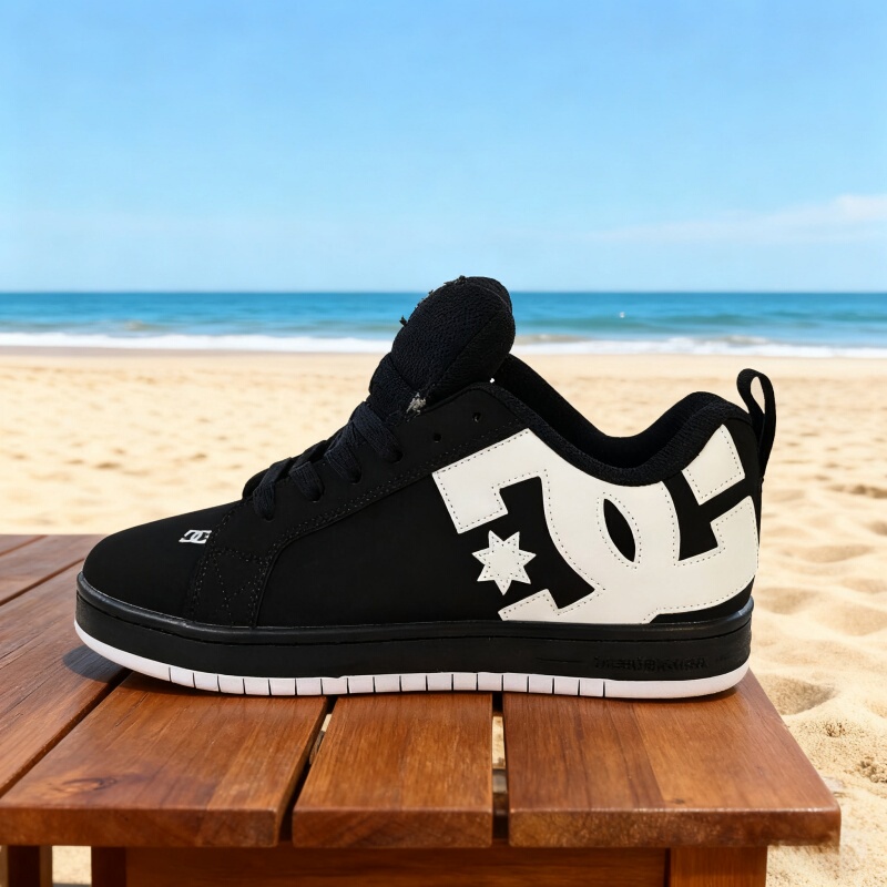 New Dc Men's Shoes, Black and White Skateboard Shoes, Retro Couple Casual White Shoes, Versatile Height-Increasing Shoes for Men and Women