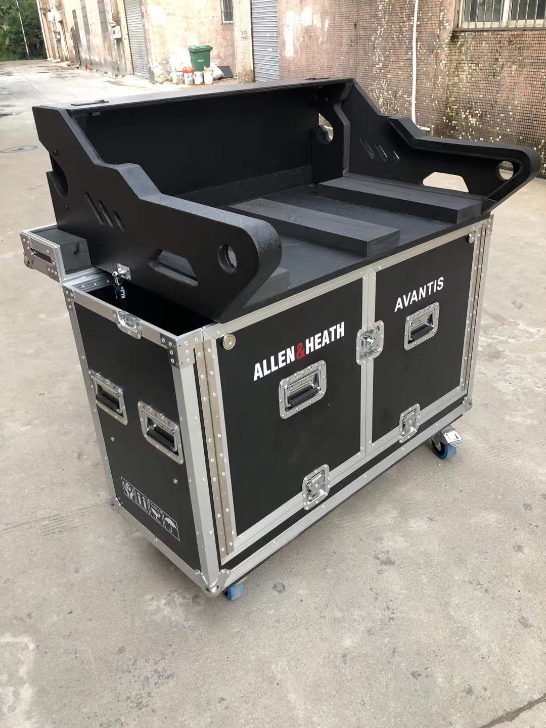 Alan AVANTIS mixer hydraulic air box chassis four-wheel shockproof and rainproof transport thickened and strengthened cabinet