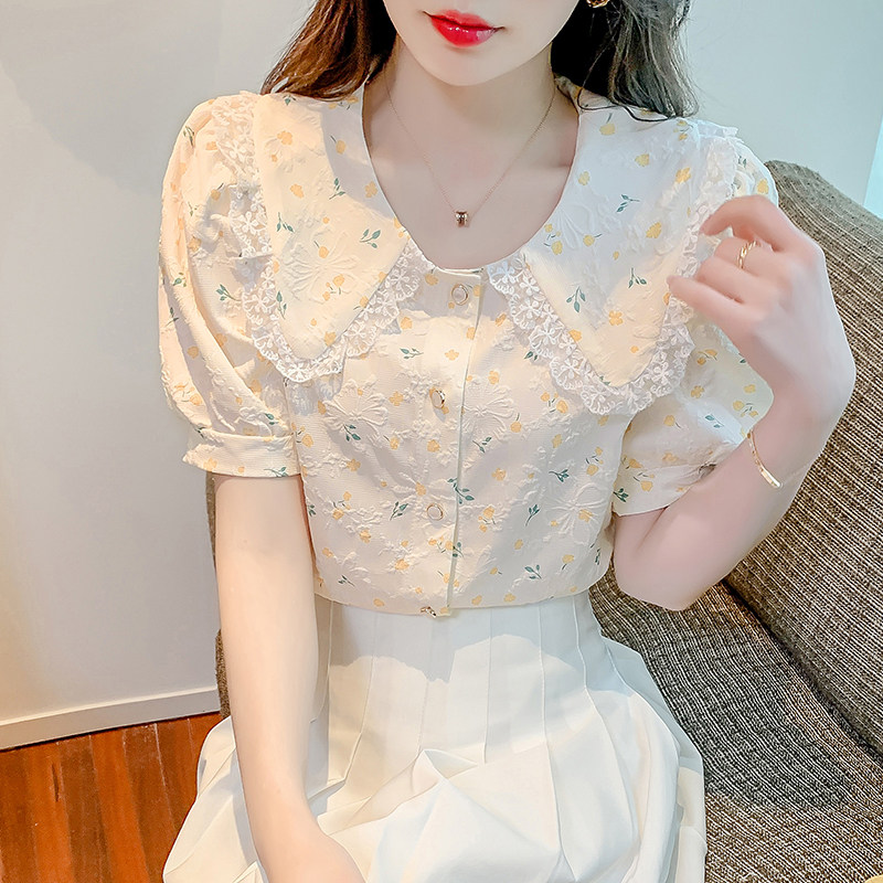 Korean version of the niche design sense doll collar age-reducing puff sleeve t shirt women's summer new fairy style floral short-sleeved women