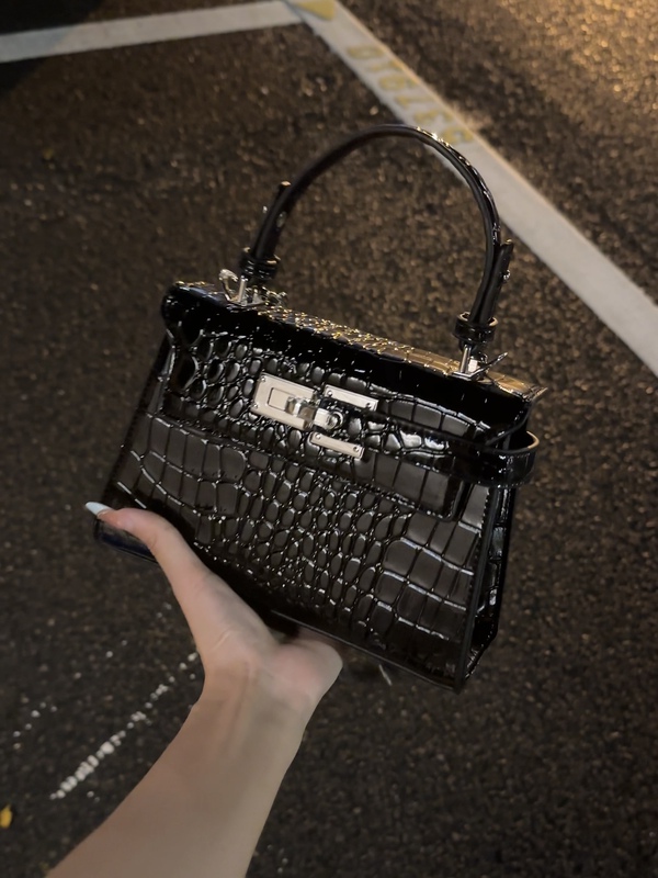 Original Bag Autumn New Model High-End 2026 Niche Crocodile Pattern Kelly Bag Fashionable Versatile Handbag and Crossbody Bag Original Bag Autumn New Model High-End 2026 Niche Crocodile Pattern Kelly Bag Fashionable Versatile Handbag and Crossbody Bag