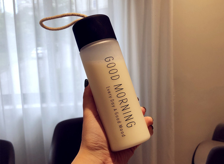 Cốc nhựa cầm tay nữ sinh viên phiên bản tiếng Hàn của chai nước sáng tạo nam Hàn Quốc dễ thương trẻ em cốc in logo tùy chỉnh bình giữ nhiệt chính hãng
