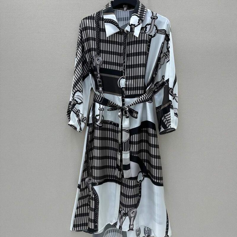 New Qatar Positioning Printing 100% Twill Silk Slit Dress with Elegant One-Line Collar and Loose Fit