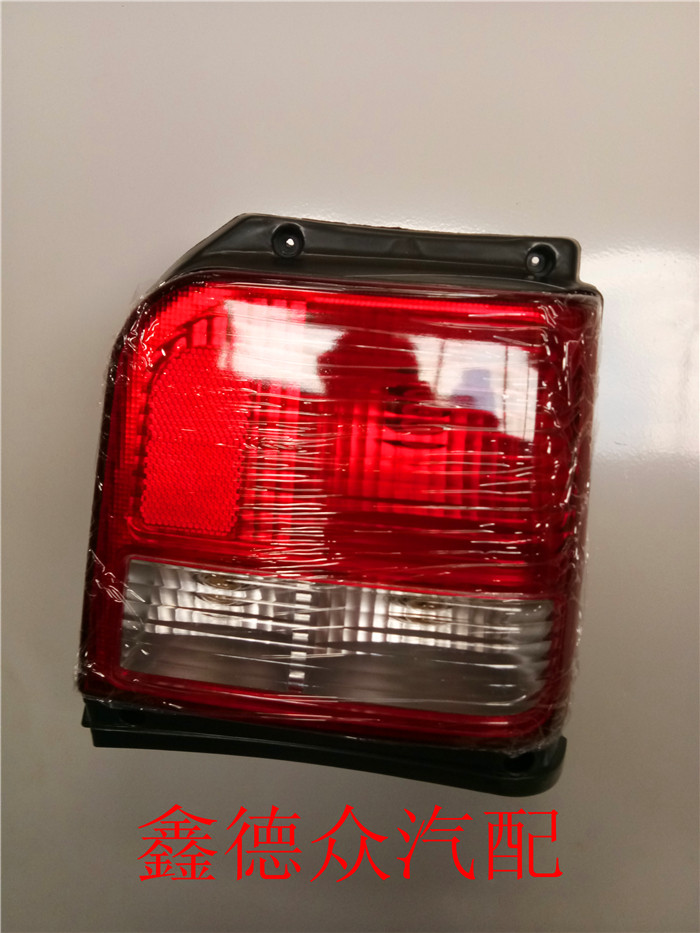 Applicable Chang'an Suzuki Ou Rio Tinto Happy Prince Crystal flower rear tail light Jiangnan Otuo reversing brake light rear light
