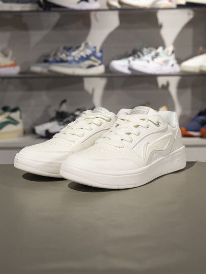 Li-Ning Classic Casual Shoes for Men 2025 New Yuanbao V3 Wear-Resistant Low-Top Sneakers White Shoes Agcv107