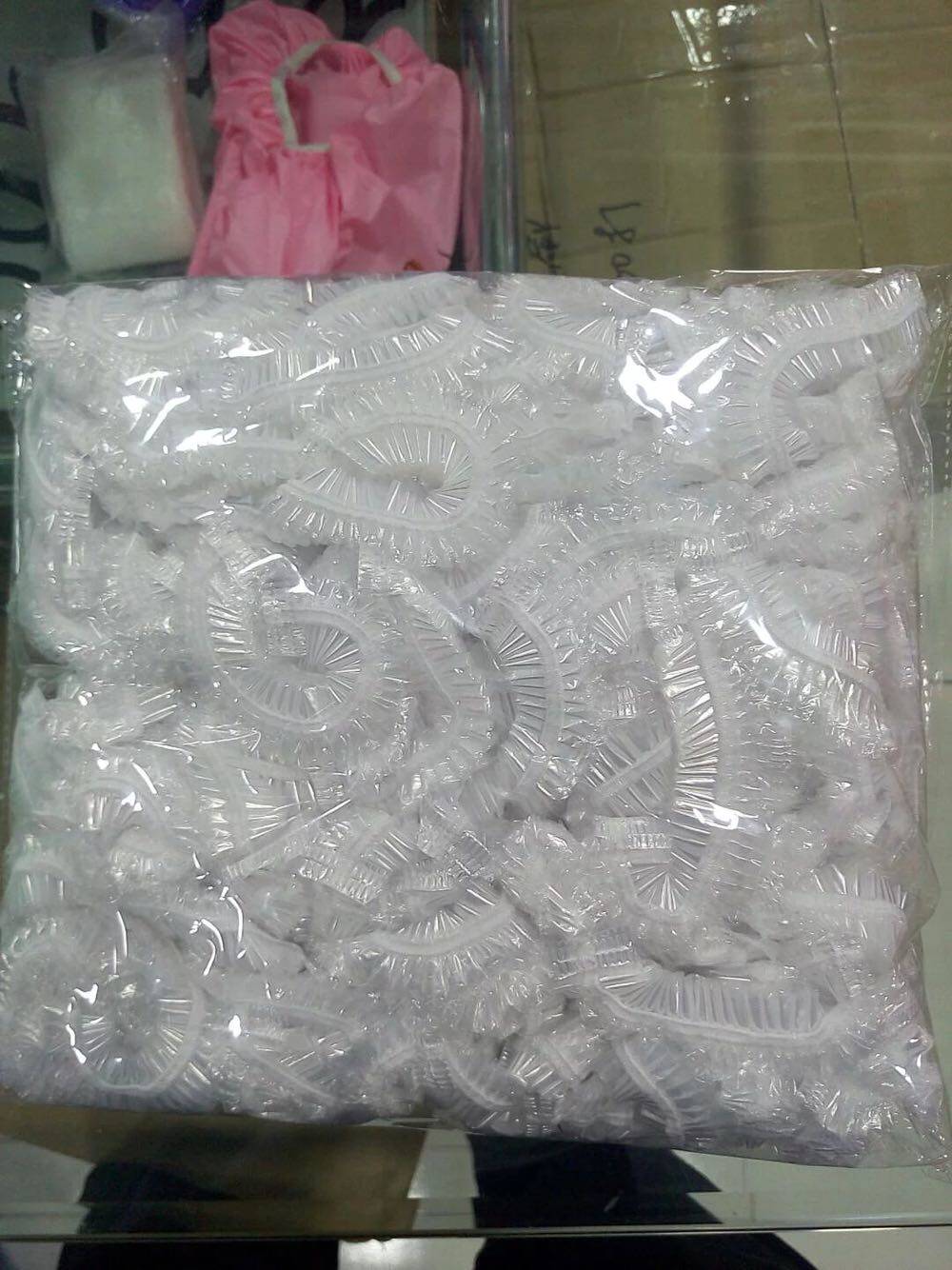 Many beautiful environmental protection materials non-toxic and tasteless transparent folding disposable plastic shower cap bath waterproof four packs