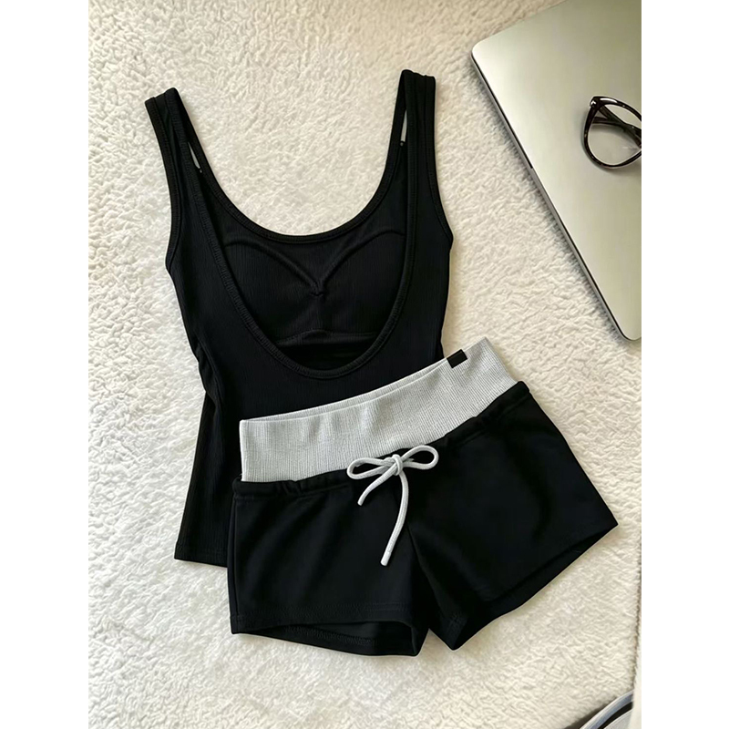 Black Camisole Set with Chest Pads, Contrasting Waistband Shorts, High-End Loungewear That Can Be Worn Outside Black Camisole Set with Chest Pads, Contrasting Waistband Shorts, High-End Loungewear That Can Be Worn Outside