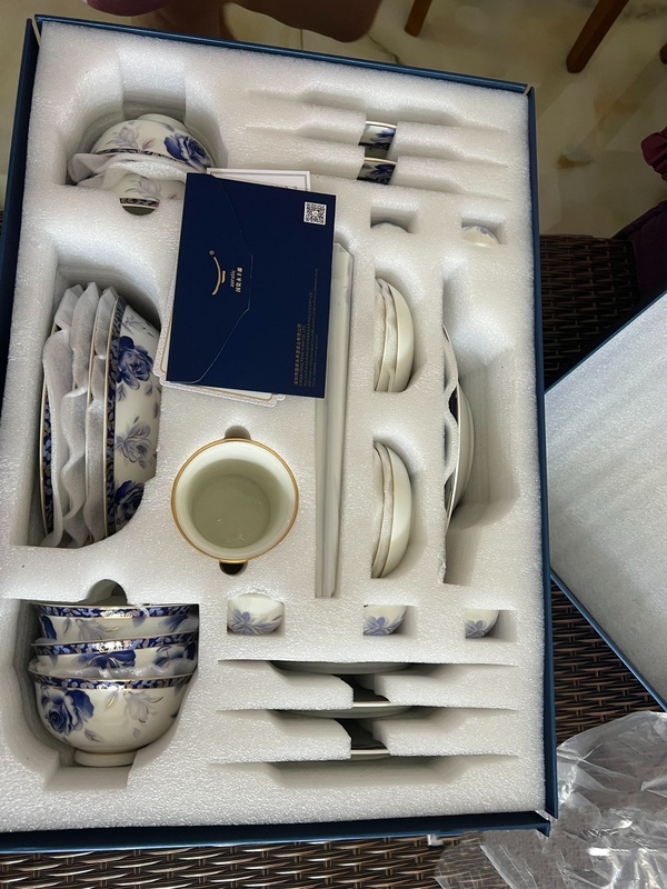 Warm Rose 44-Piece Dinnerware Set Warm Rose 44-Piece Dinnerware Set