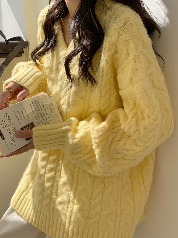 Yellow Milk-Colored V-Neck Cable Knit Sweater for Women, Thickened for Autumn and Winter, New Korean Style, Loose and Lazy Mid-Length Soft Top Yellow Milk-Colored V-Neck Cable Knit Sweater for Women, Thickened for Autumn and Winter, New Korean Style, Loose and Lazy Mid-Length Soft Top