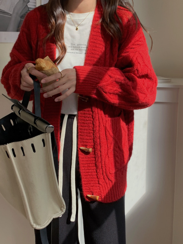 Retro Red Horn-Button Twist Sweater Cardigan Jacket for Women in Autumn and Winter Loose-Fitting Christmas and New Year Knitted Top Thickeneded