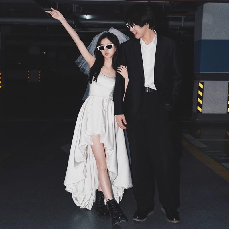  XL+T-shirt, wedding dress   - $15.71 