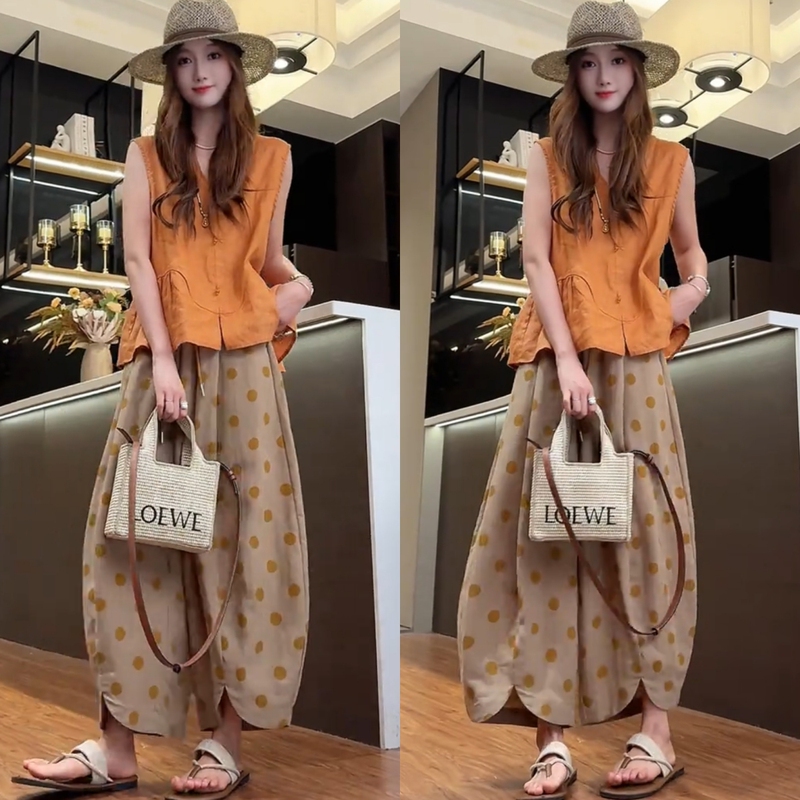 Super Popular Summer Outfit, a Complete Set of Korean-Style Fashion, Ruffled Sleeveless Top, Polka-Dot Casual Pants, Stylish Two-Piece Set for Women