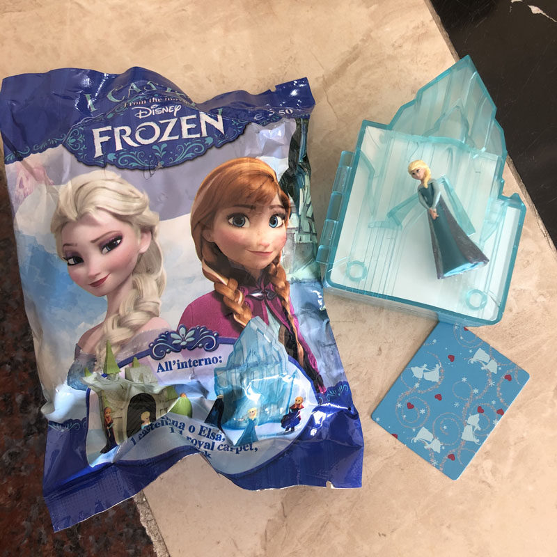 Exit Love the Princess Diana Snow Mini portable castle model Blind bag Blind box girl posing as a family wine small gift