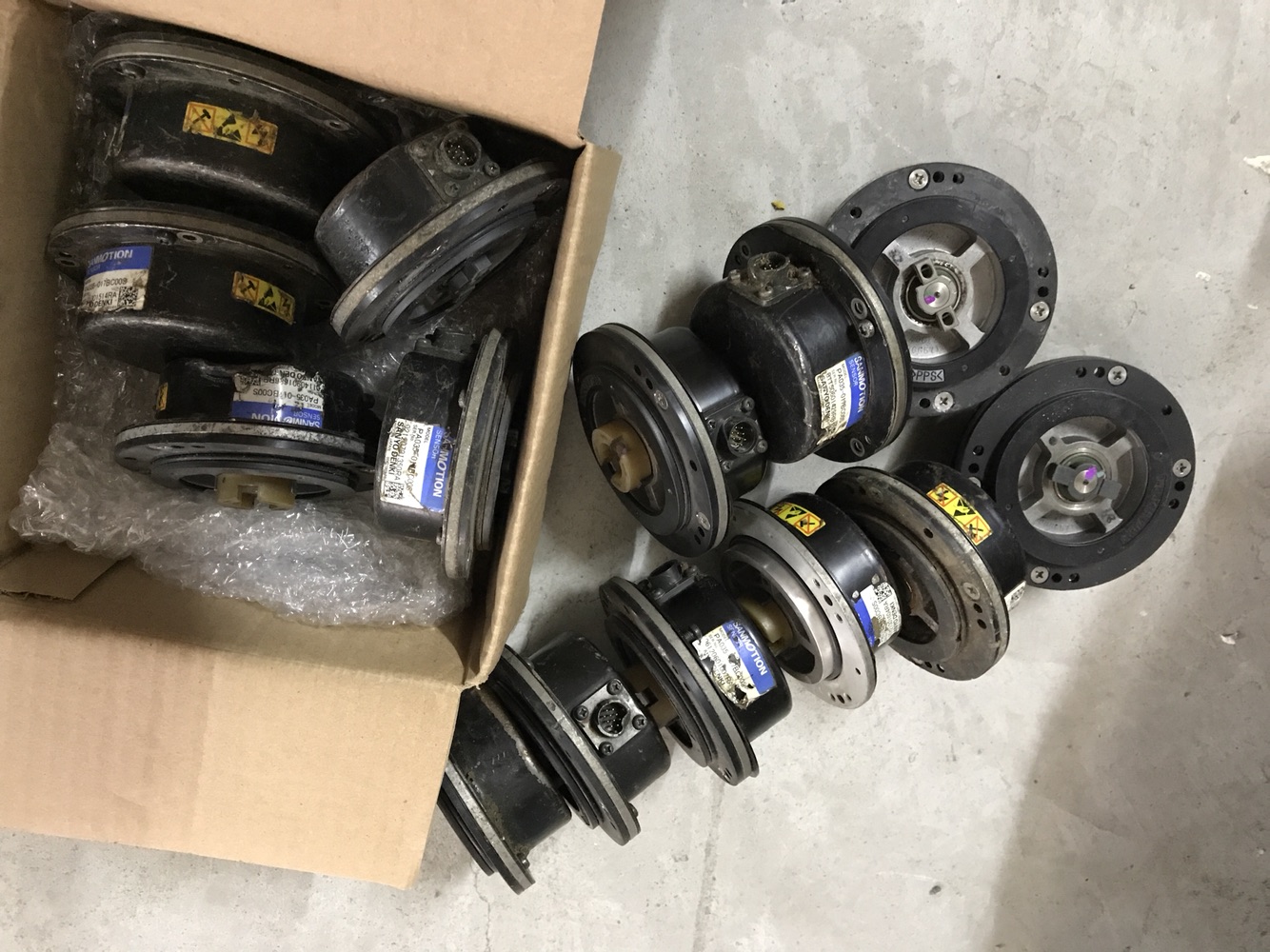 Sanyo servo motor encoder PA035-017BC00S spot sales to provide maintenance services