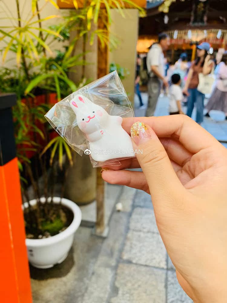 Japanese-made cute Japanese sneak-peek cat series Fukuki tabletop furnishings sneak at you white rabbit