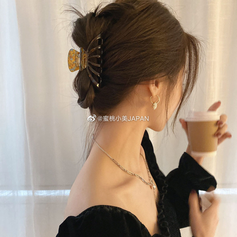 Korea East Gate Elegant Temperament Brief Geometric Design Sense Grip Mint Hawksbill Style Romance