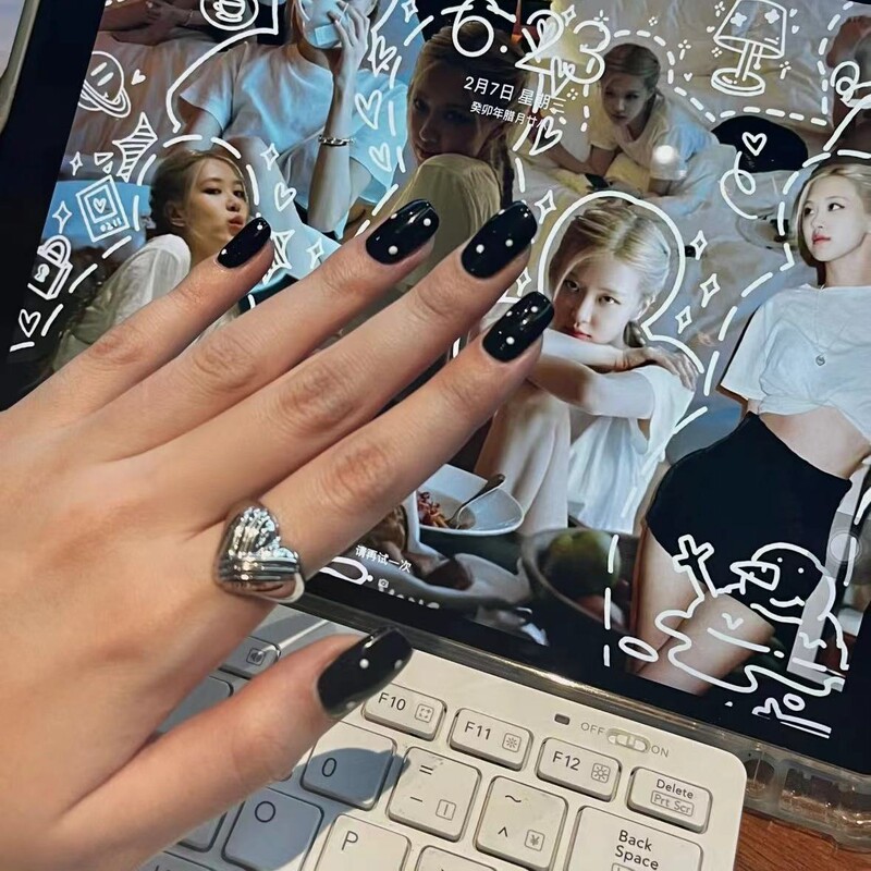 Park Chaeyoung (Rosé) Style Polka Dot Handmade Short Press-On Nails, Atmospheric and Complexion-Enhancing Fake Nails