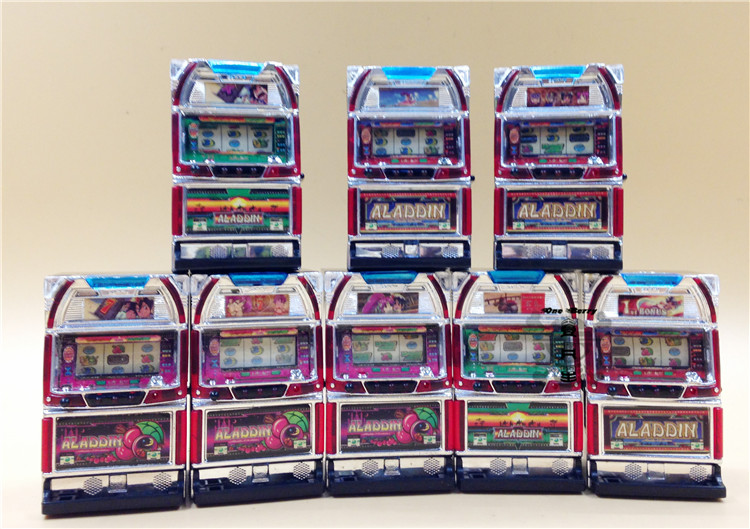 SEGA Shiga Beidou Divine Divine Fist Aladin Old Tiger Machine Raha Machine Mini Twist Egg Machine Model Pendulum