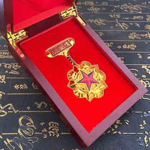 Soldier brother sent military sister-in-law medal military love gift war friendship retired commemorative medal birthday gift with wooden box