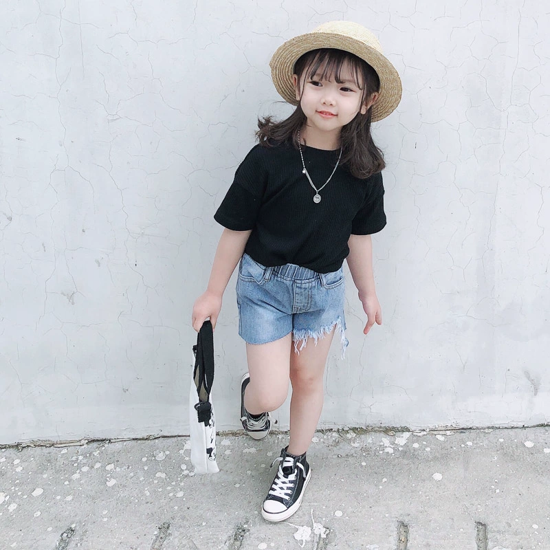 Quần áo dành cho phụ huynh và trẻ em gái quần soóc denim rách cotton tinh khiết của trẻ em năm 2020 mùa hè mới thời trang trong quần nóng của Hàn Quốc - Trang phục dành cho cha mẹ và con