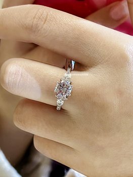 Berlin love letter 1.25 carat high carbon diamond ring for women